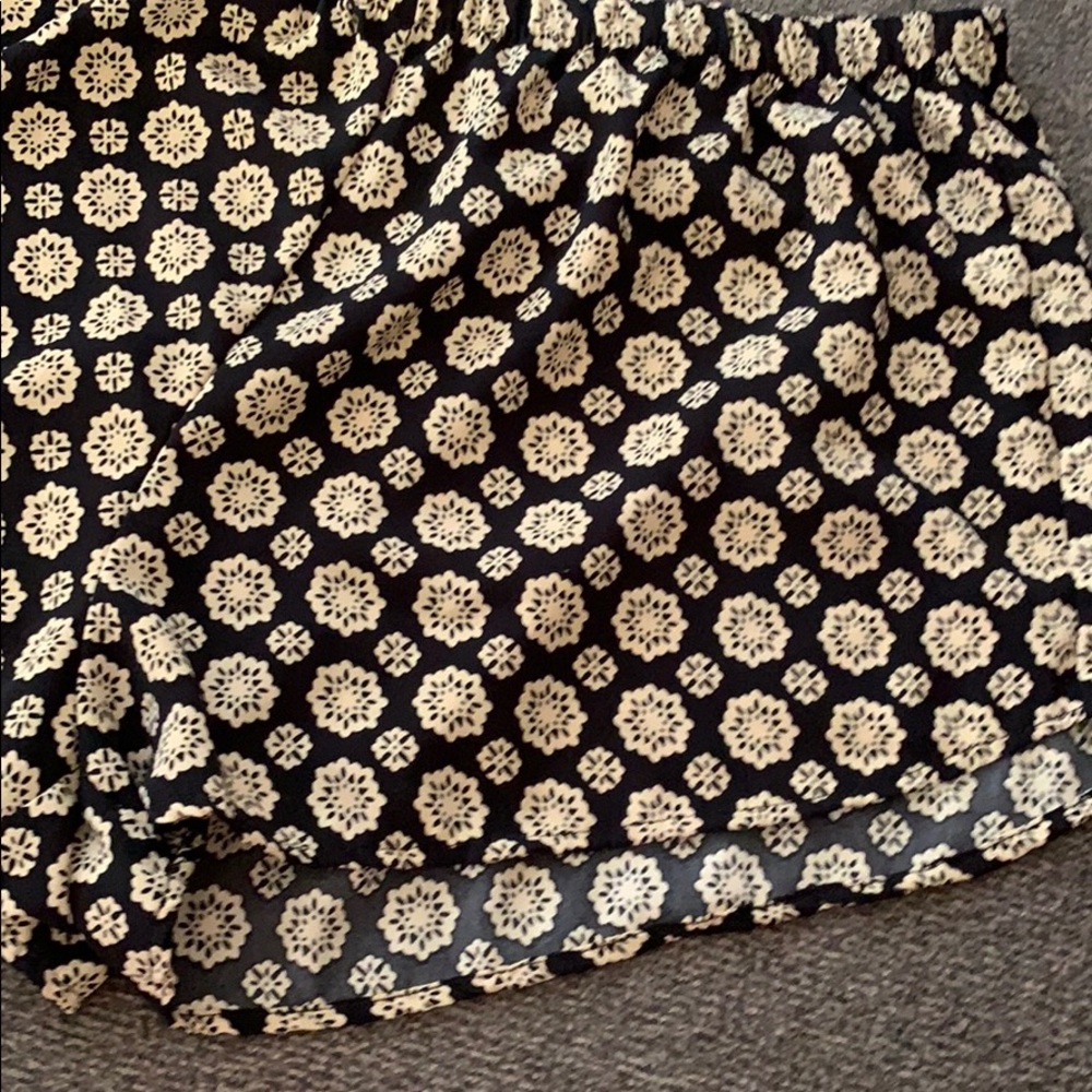 Shorts - Picture 2 of 3